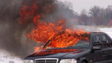В «черную» пятницу и в ночь после нее в Воронежской области загорелось 6 машин