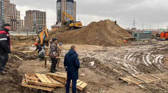 Прокуратура организовала проверку после прорыва на улице Антонова-Овсеенко в Воронеже