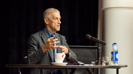 Эдуард Бояков рассказал молодым режиссерам, зачем в документальном кино история, мат и Станиславский