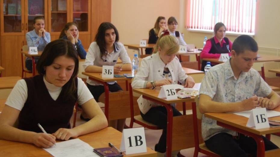 За ЕГЭ по математике и русскому языку в резервный день воронежцы получили 373 «неуда»