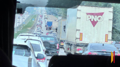 На выезде из Воронежа вновь образовалась пробка