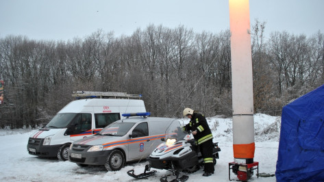 На окраине Семилук развернули мобильный пункт обогрева для водителей