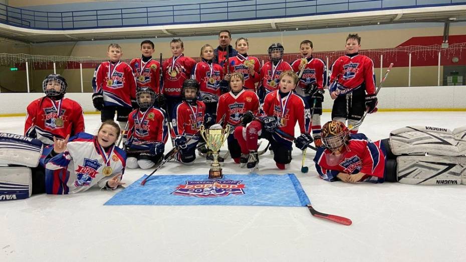 Бобровские хоккеисты победили в межрегиональном турнире «Рождественский кубок»