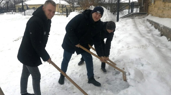 Волонтеры Борисоглебска помогут пожилым одиноким людям с уборкой снега