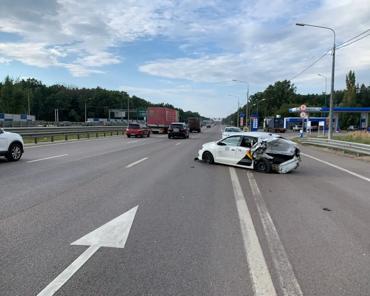 Полиция озвучила подробности жесткого ДТП с машиной такси под Воронежем