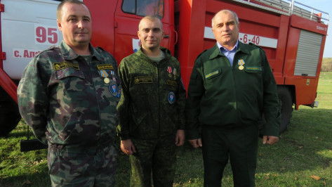 Троих воронежцев наградили за спасение рыбака