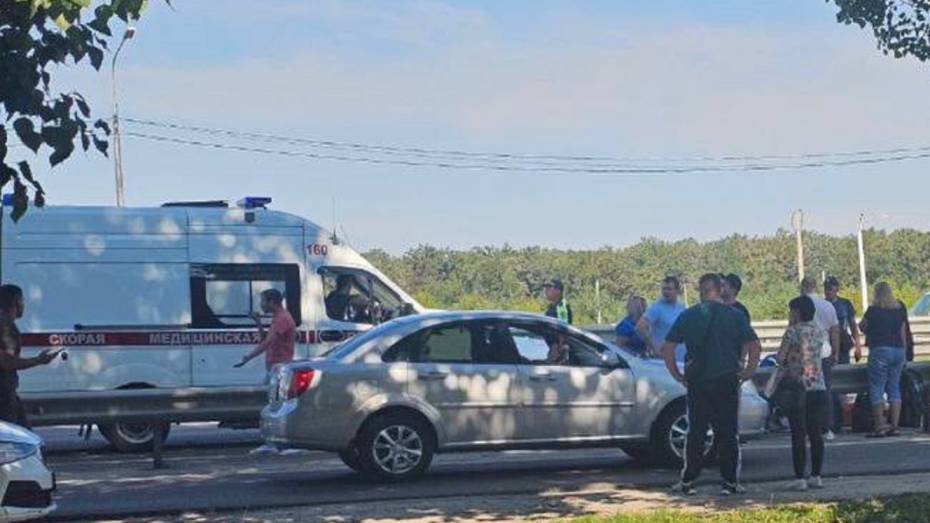 Количество пострадавших в аварии с автобусом под Воронежем выросло до 14 человек