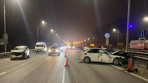 Пять человек пострадали в аварии с Mercedes и Nissan под Воронежем