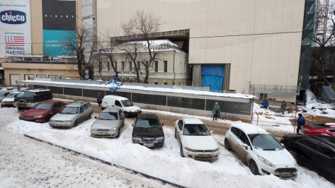 Блогер составил подборку аналогичных дому Балашова в Воронеже неудачных примеров архитектуры