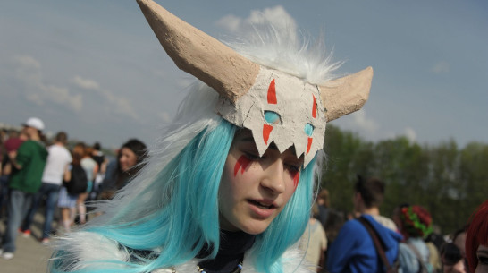 В Воронеже по набережной прошли «Око Саурона» и Рапунцель 