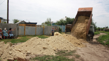 Жители богучарского села вложили средства в ремонт дороги 