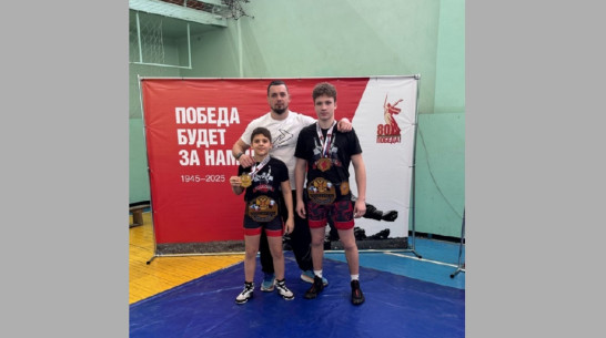 Юные россошанские борцы взяли 2 «золота» открытого турнира в Луганске