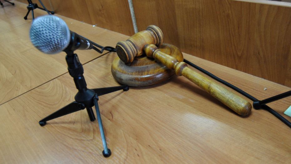 Сургутянин под видом помощника судьи пообещал жителю Воронежской области закрыть дело