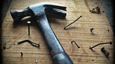 Бывший ученик с молотком и ножами проник в воронежскую школу