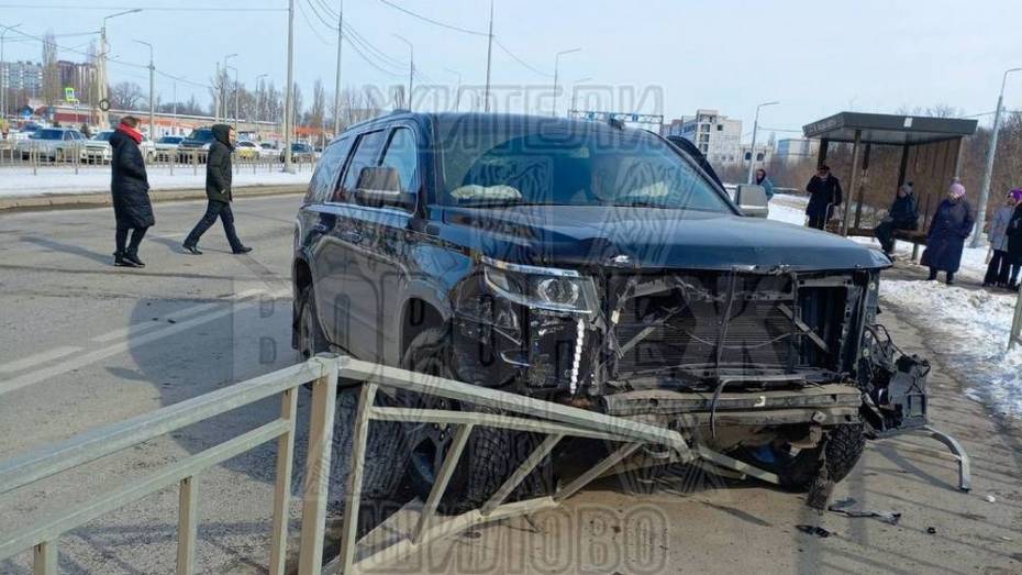 В Воронеже внедорожник устроил массовое ДТП в Шилово и попал на видео