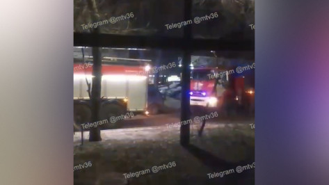 В Воронеже на проспекте Патриотов произошел пожар: пострадала 70-летняя женщина