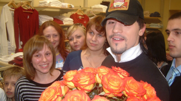 Воронежские поклонницы поздравят Диму Билана с днем рождения букетами из 33 роз
