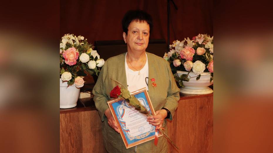 Врача из Бутурлиновки наградили за заслуги перед воронежским здравоохранением
