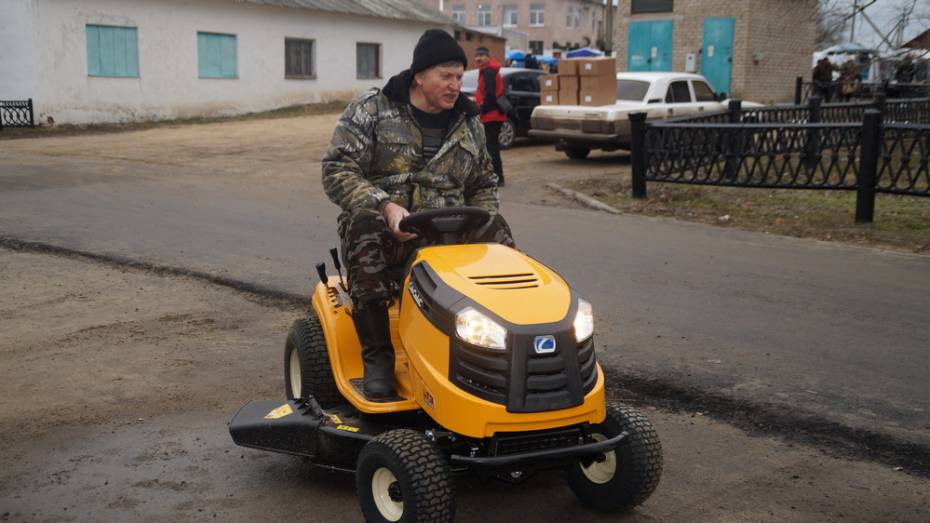 Петропавловское Старокриушанское сельское поселение получило новый мини-трактор