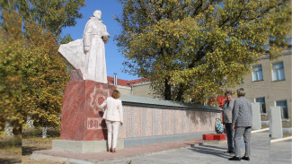 Ревизия памяти. Советник губернатора Василий Тарасенко осмотрел памятники и воинские захоронения в Верхнемамонском районе