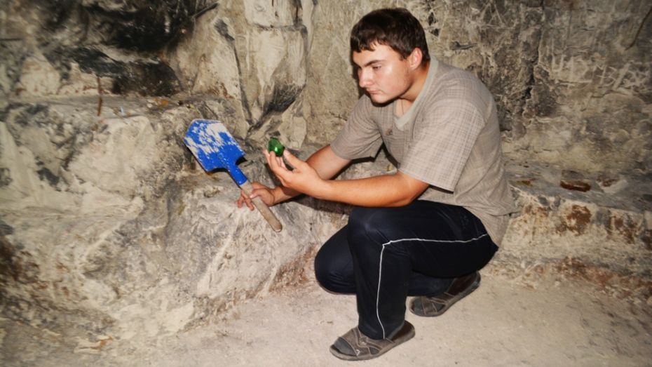 В меловой пещере в Воронежской области нашли древние чернильницы