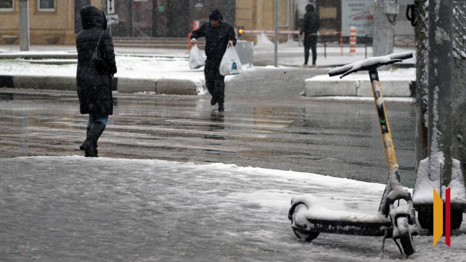 В Воронежской области продлили желтый уровень погодной опасности из-за сильного мокрого снега