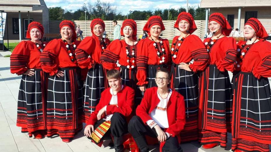 Россошанский ансамбль «Россичи» получил 100 тыс рублей на новые костюмы
