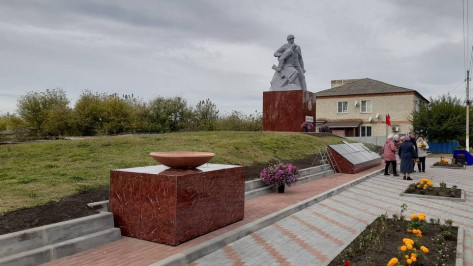 В острогожском селе Веретье отремонтировали военный мемориал