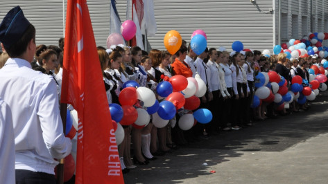 В Репьевке более 500 человек хором спели «День Победы»