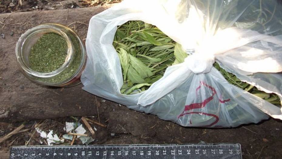 Под Воронежем полицейские нашли у мужчины трехлитровую банку марихуаны