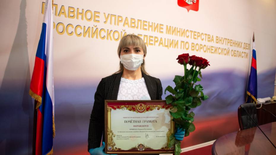 Глава МВД наградил воронежскую медсестру за борьбу с COVID-19