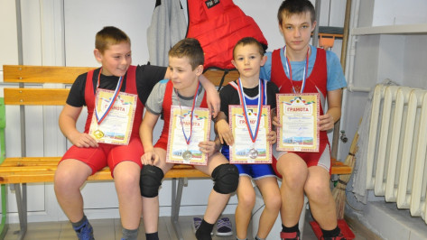 Репьевские борцы завоевали 4 награды на всероссийском турнире 