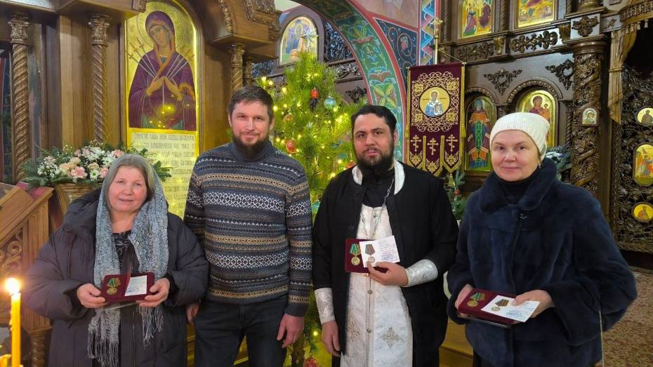 «Достойны, чтобы всех назвать поименно»: прихожане рамонского храма организовали отправку гуманитарной помощи участникам спецоперации