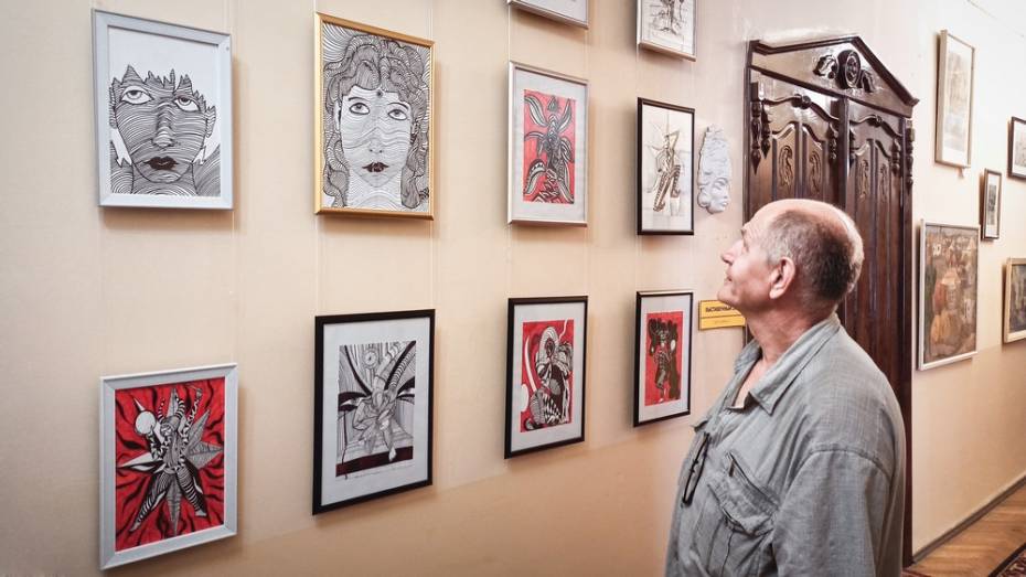 В Лисках открылась выставка графических работ художника-самоучки Геннадия Путина