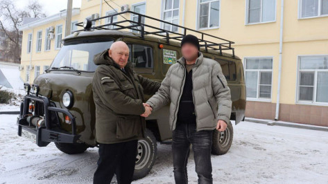 Лискинцы передали штурмовикам автомобиль УАЗ