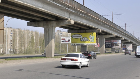 Реклама на Северном мосту размещена незаконно
