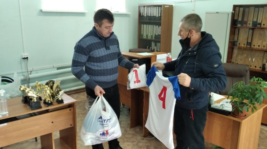 Волейболисты Руднянской школы Воробьевского района получили 33 комплекта спортформы