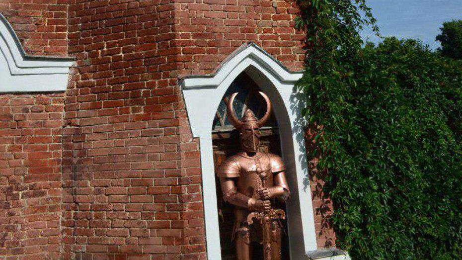 В Рамони установили статую средневекового рыцаря