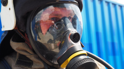 Пожарные эвакуировали 6 человек из загоревшейся пятиэтажки в Воронеже