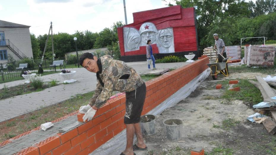 В Эртильском районе активисты отремонтируют памятник погибшим в ВОВ землякам