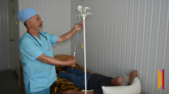 «Не отказываю в помощи никому». Как доктор из Таджикистана переехал в грибановское село