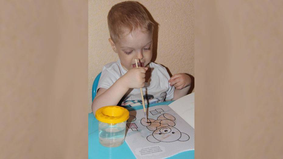 В Лисках родители 4-летнего мальчика с синдромом Денди – Уокера вновь попросили о помощи