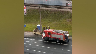 В Воронеже у остановки «Центральный парк» утром 28 сентября перевернулась «Нива»