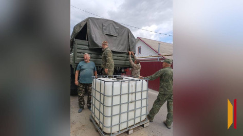 Верхнемамонские волонтеры отправили бойцам СВО воду и емкости для горючего