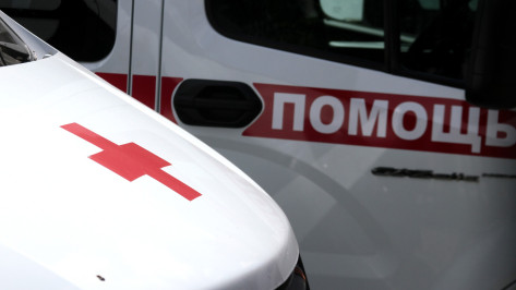 Воронежец сорвался с крыши и умер в больнице