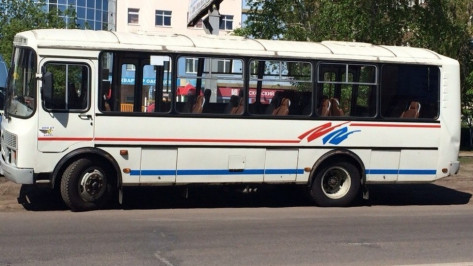 В Воронеже 48-летняя женщина выпала из автобуса