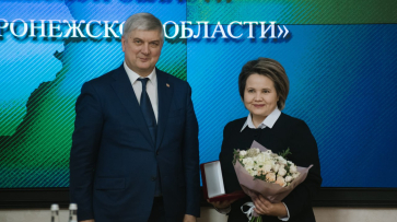 «Спасибо нашим педагогам за их труд»: губернатор Александр Гусев наградил лучших воронежских учителей
