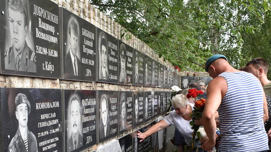 В Калаче открыли мемориальные доски погибшим на СВО землякам