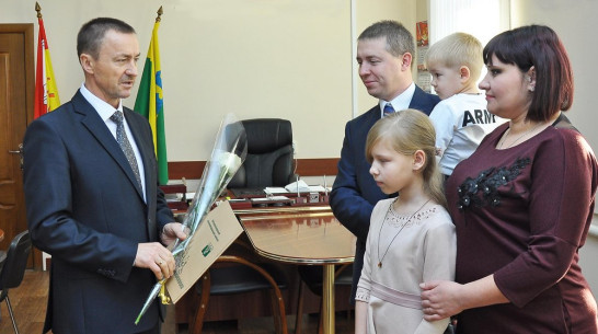 В Бутурлиновском районе 3 семьи получили сертификаты на строительство жилья