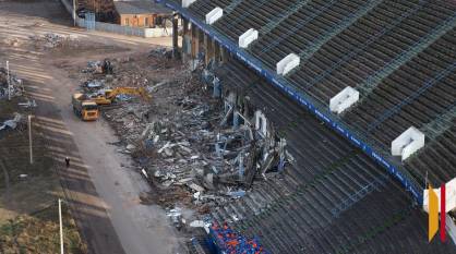 На Центральном стадионе профсоюзов полностью снесли Северную трибуну: фоторепортаж РИА «Воронеж»